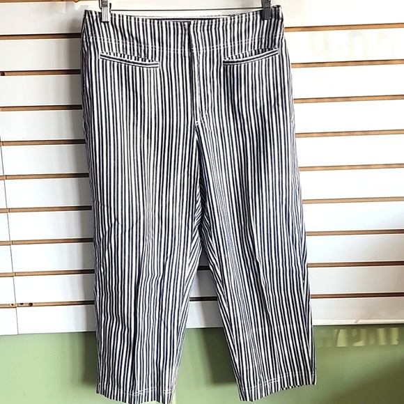 Liz Claiborne Pants - Liz Claiborne cotton striped capris 12